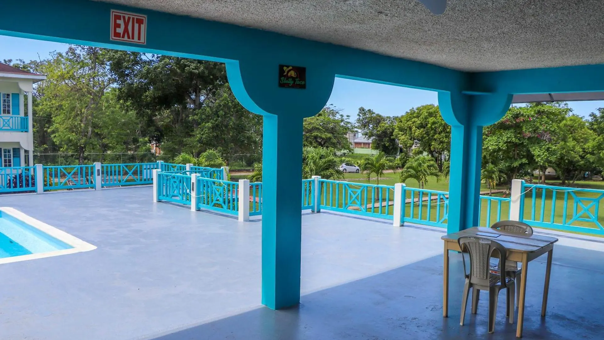 The West End Resort 内格里尔 招待所